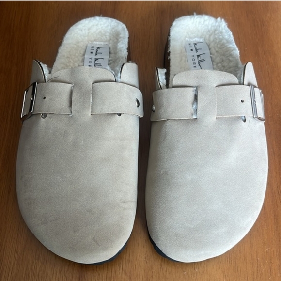 Slippers - Picture 2 of 4